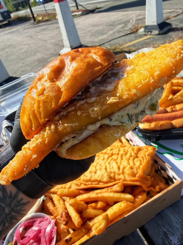 FISH SANDO.